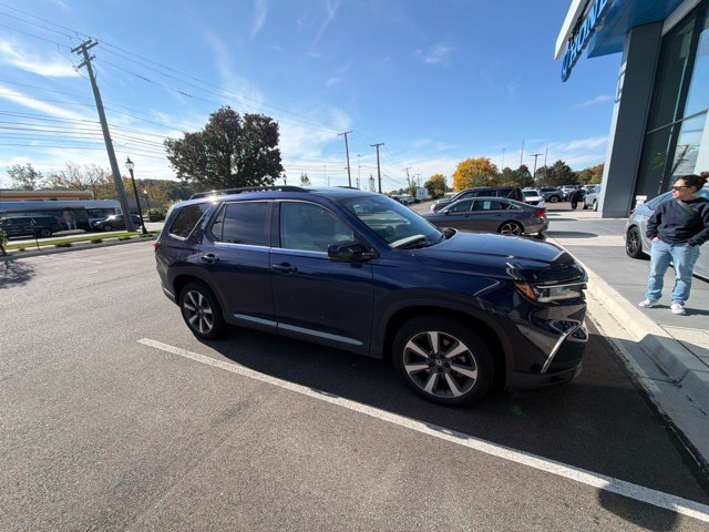 Certified Used 2025 Obsidian Blue Pearl Honda Touring image 3