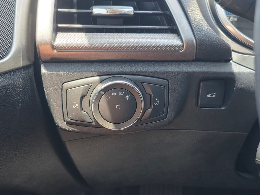 Used 2020 Black Ford SE image 32