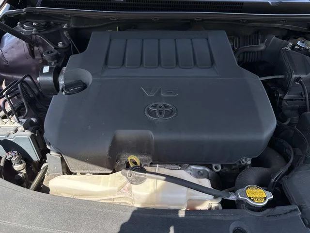 Used 2015 Red Toyota XLE Touring image 13