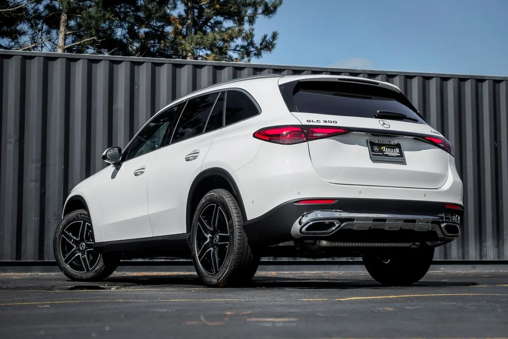 New 2027 Polar White Mercedes-Benz GLC 300 image 2
