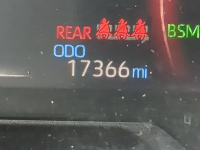 Certified Used 2023  Toyota XLE Premium image 34