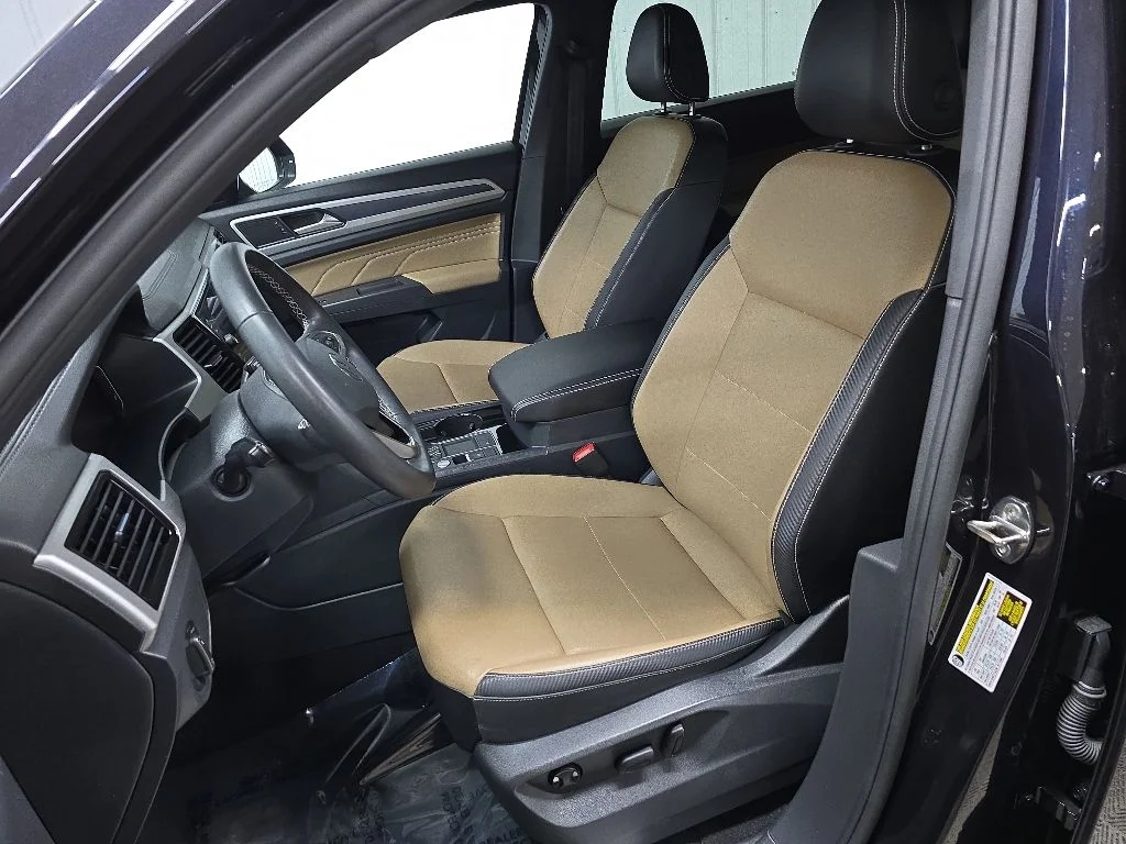 Used 2023 Black Volkswagen 3.6L V6 SE w/Technology image 29