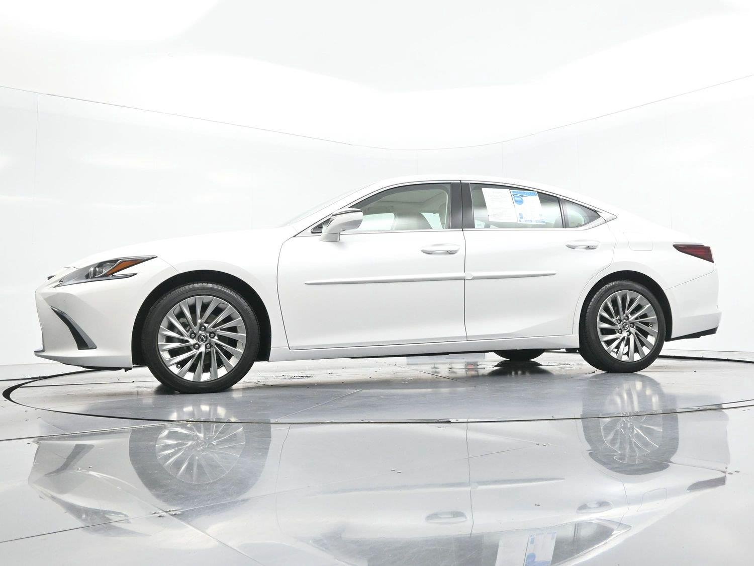 Used 2022 Eminent White Pearl Lexus ES 350 Ultra Luxury image 49