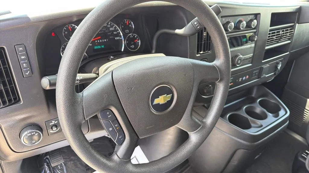 Used 2025 Summit White Chevrolet 1LT image 21