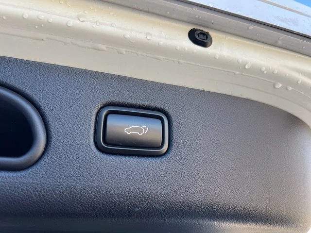 Used 2021 White Kia EX image 31