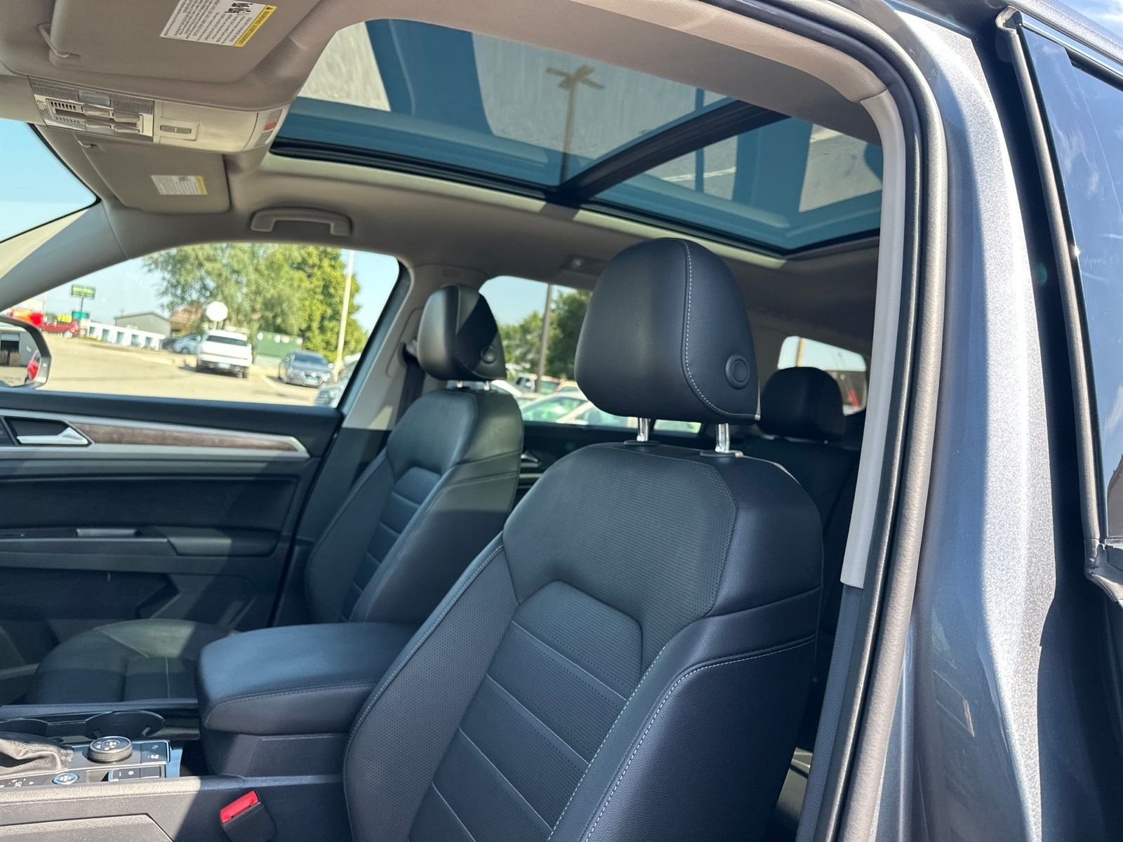Used 2019 Gray Volkswagen SEL Premium image 13