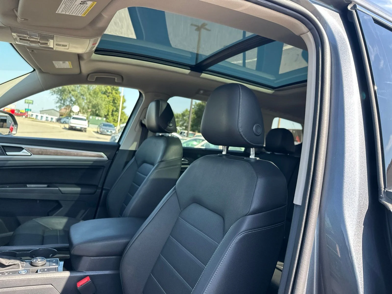 Used 2019 Gray Volkswagen SEL Premium image 13