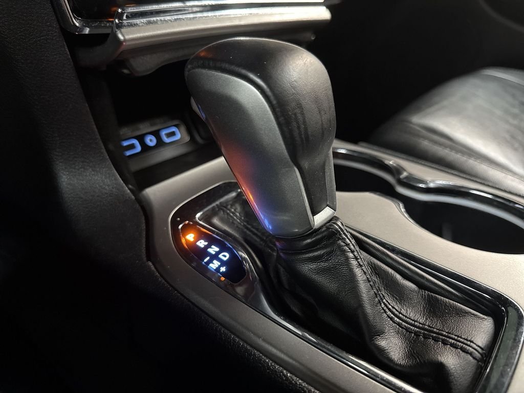 Used 2019 Crystal Metallic Jeep Limited image 25