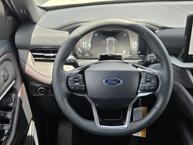 New 2026 Star White Metallic Tri-Coat Ford Platinum™ image 19