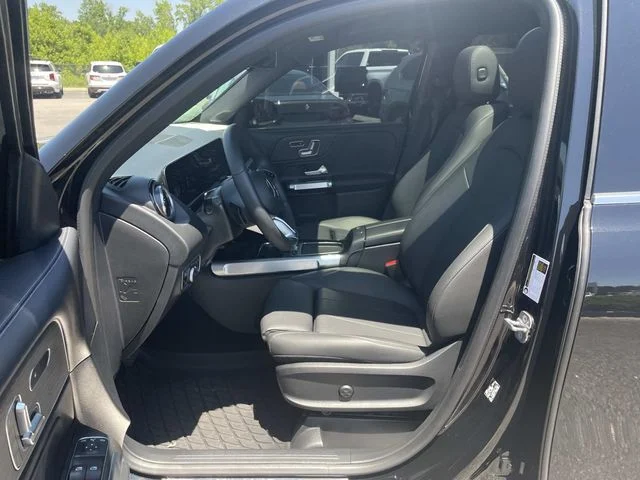 Used 2025 Black Mercedes-Benz GLB 250 image 14