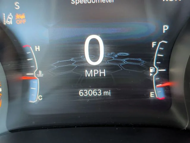 Used 2024 White/off-white Jeep Latitude image 14