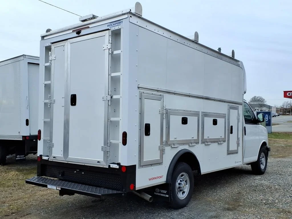 New 2025 Summit White Chevrolet 1WT image 4