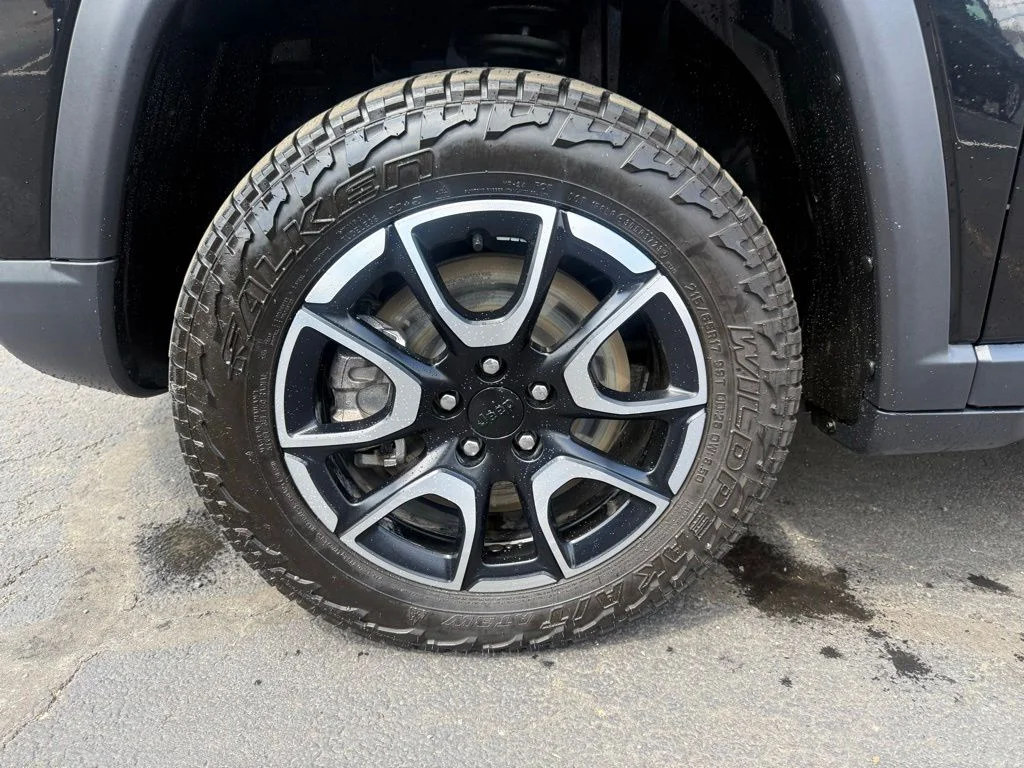 Used 2024 Black Jeep Trailhawk image 9