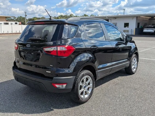 Used 2020 Shadow Black Ford SE image 3