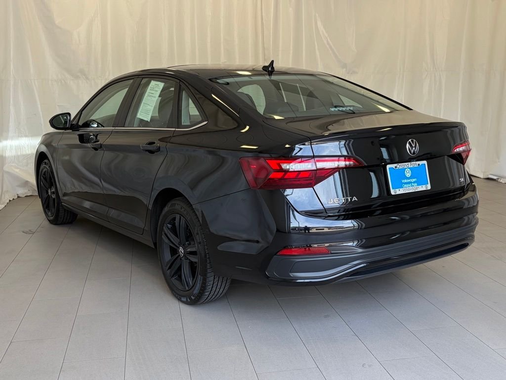 Used 2023 Deep Black Pearl Volkswagen 1.5T SE image 3