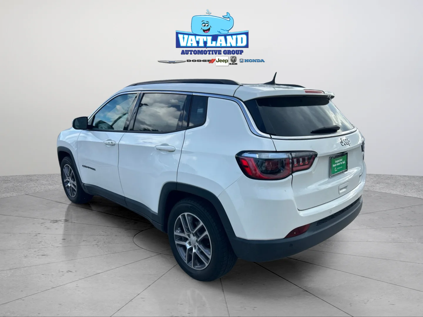 Used 2020 White Clearcoat Jeep Latitude image 3