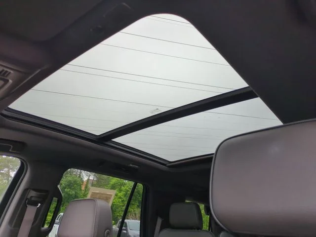 Used 2022 White GMC Denali image 28