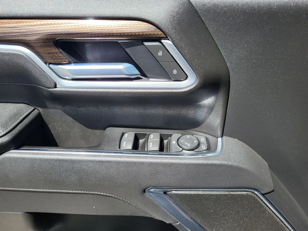 Used 2025 Black Chevrolet LT image 18
