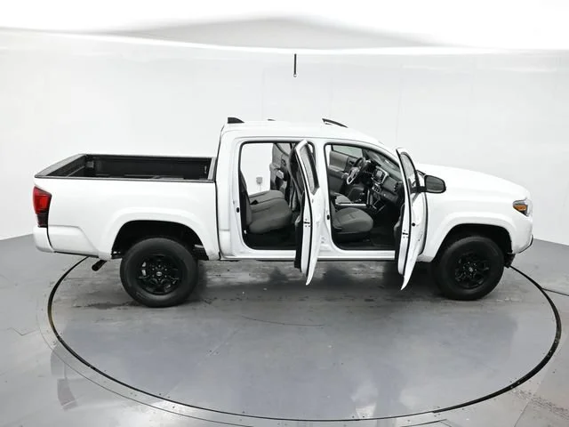 Used 2022 White Toyota SR5 image 40