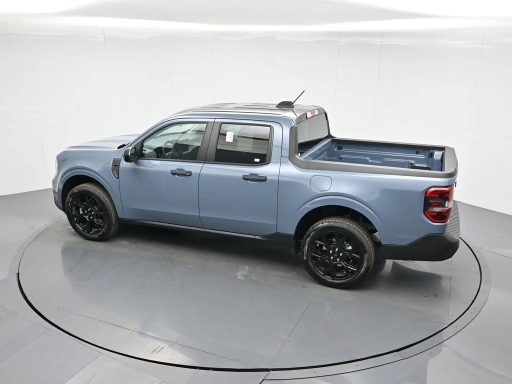 New 2025 Azure Gray Metallic Tri-Coat Ford XLT image 40