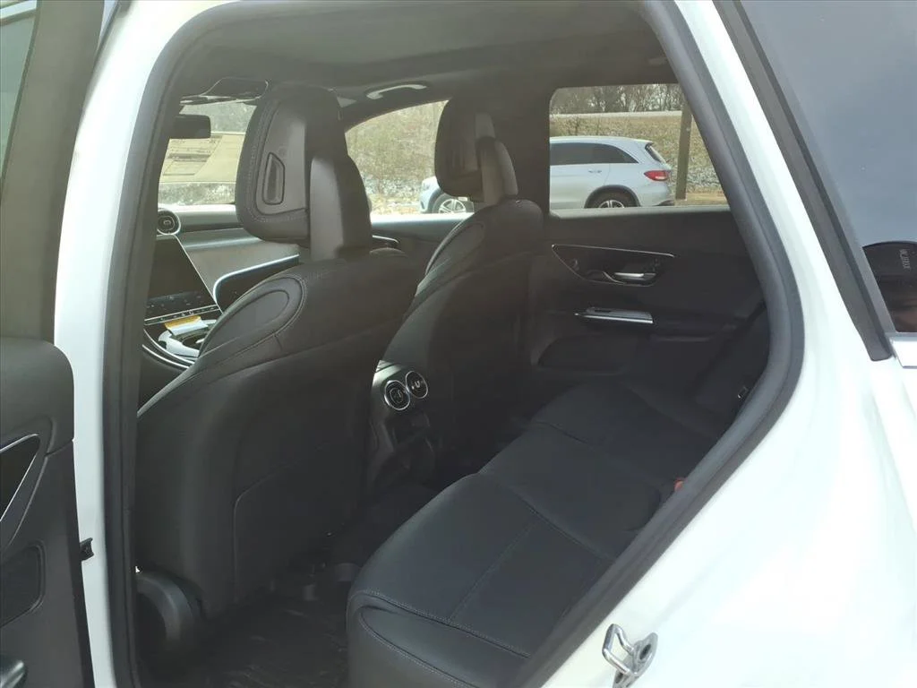 New 2026 Polar White Mercedes-Benz GLC 300 image 55