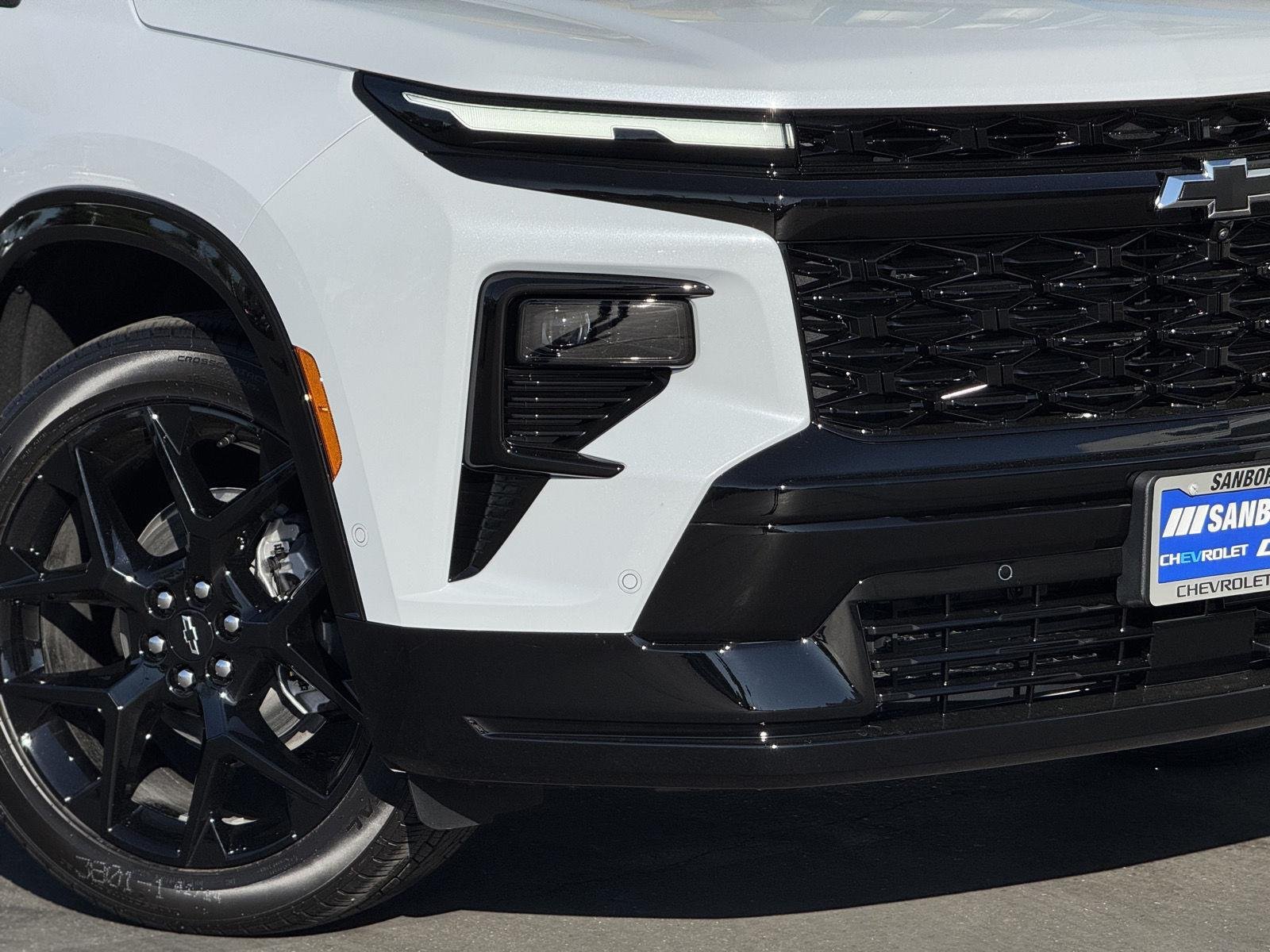 New 2026 Polar White Tricoat Chevrolet RS image 3