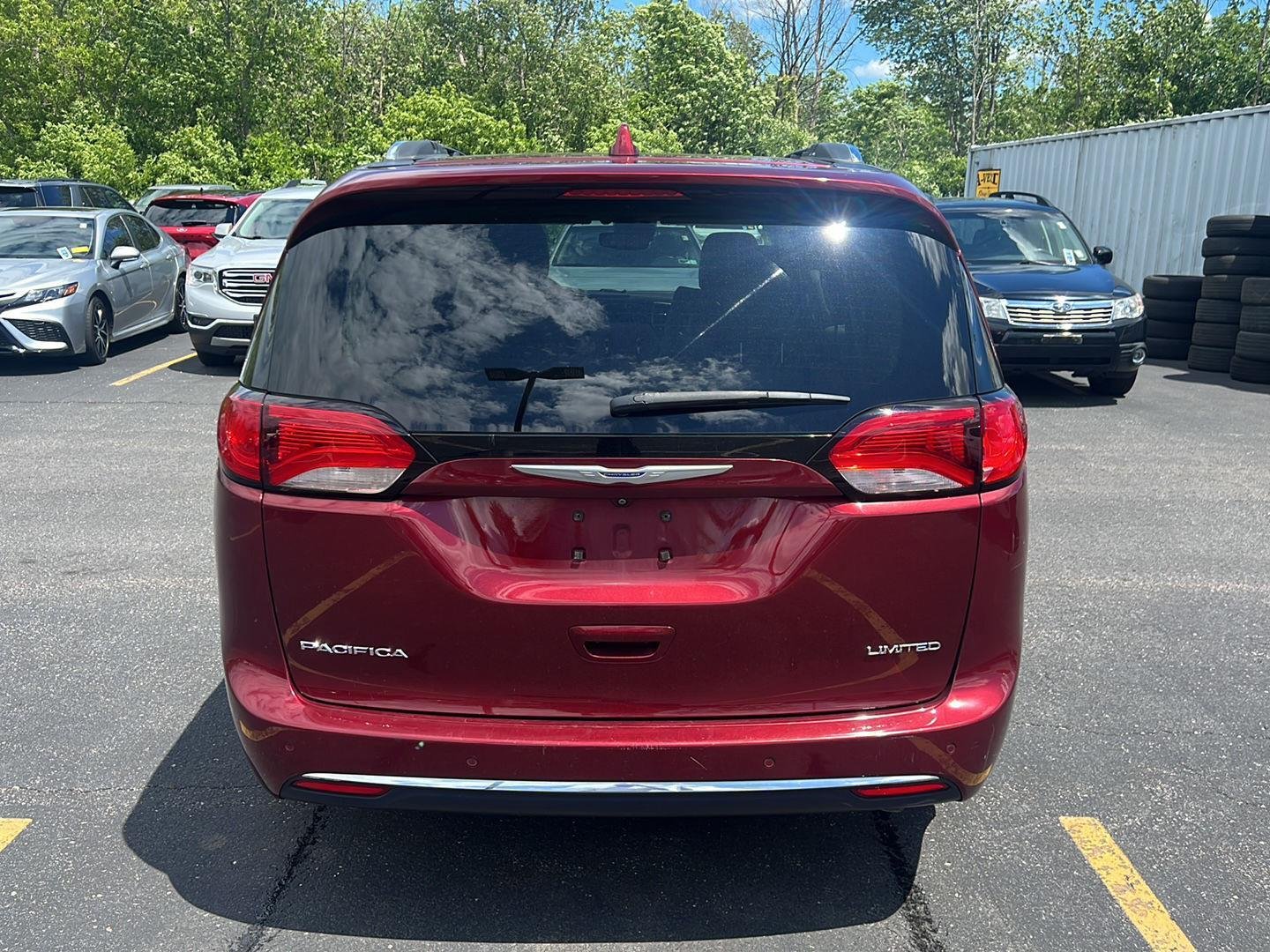Used 2019 Velvet Red Pearlcoat Chrysler Limited image 3