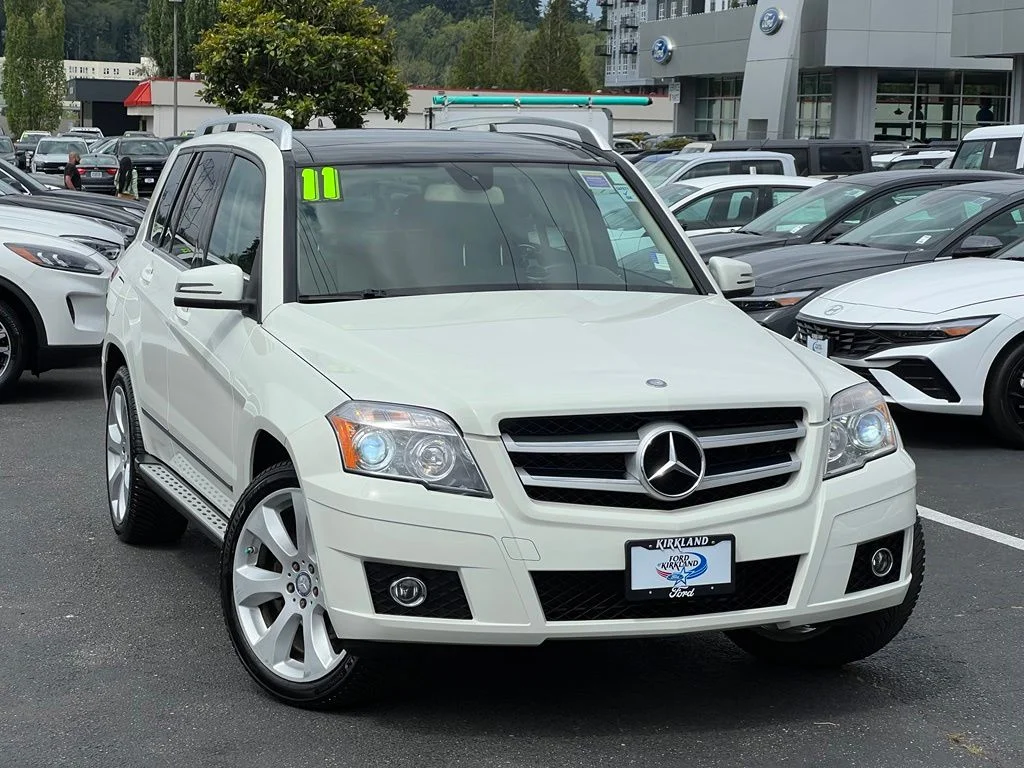 Used 2011 Arctic White Mercedes-Benz GLK 350 image 1