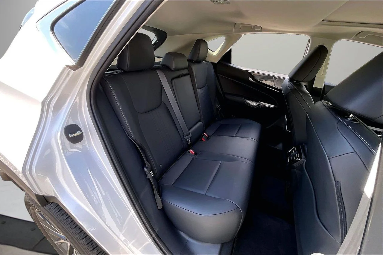 Used 2025 White Lexus 250 Premium image 25