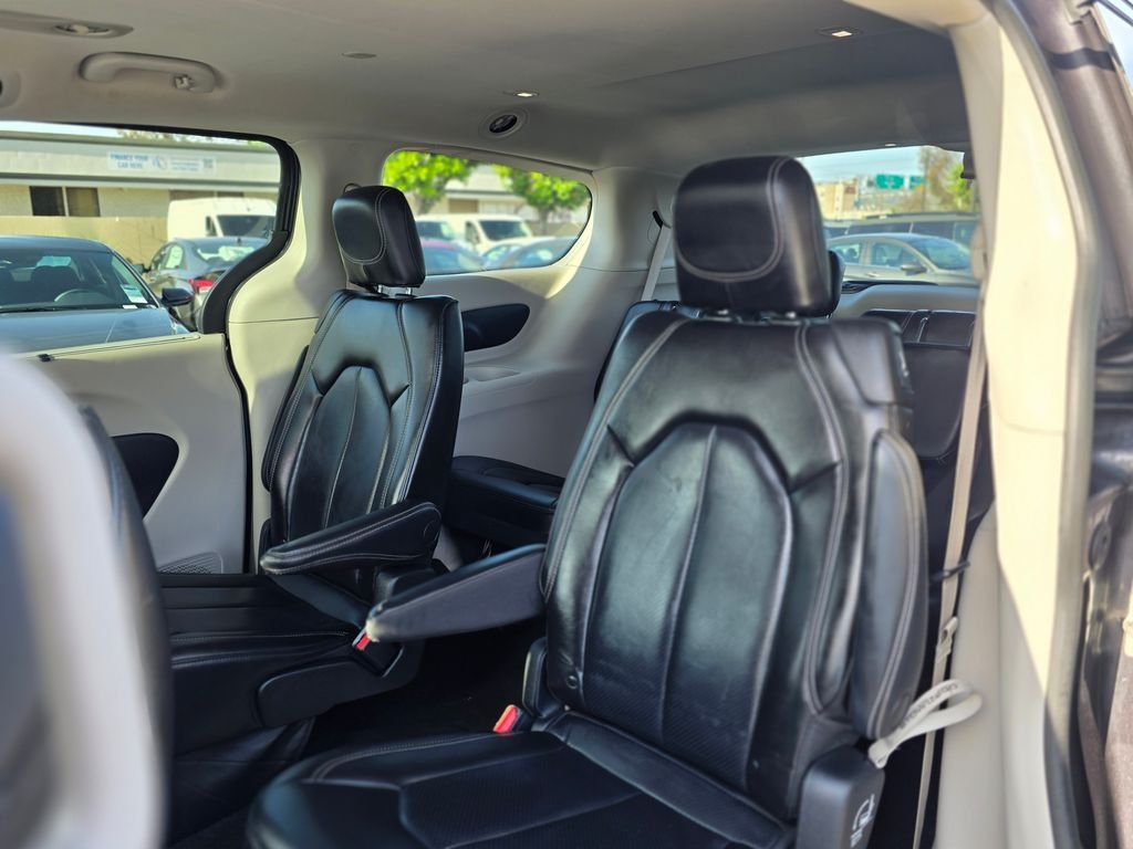 2023 Chrysler Pacifica Touring L - Photo 17
