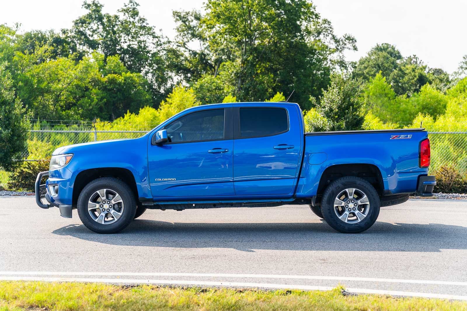 Used 2018 Blue Chevrolet Z71 image 4