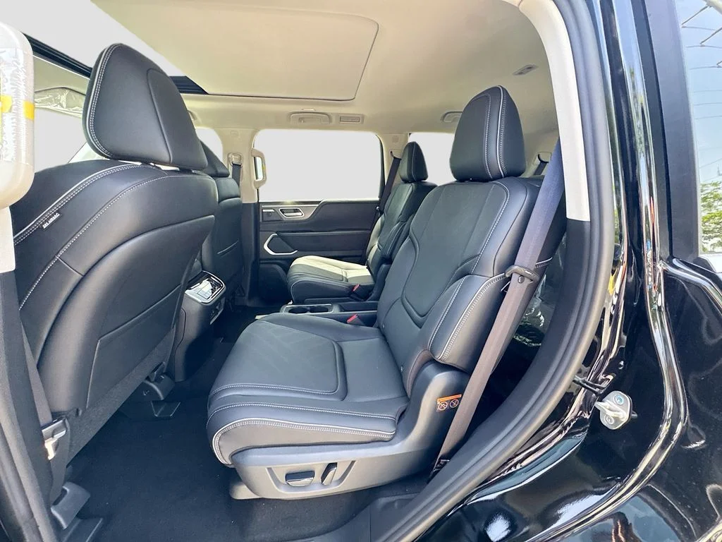 New 2027 BLACK OBSIDIAN INFINITI Luxe 2WD image 26