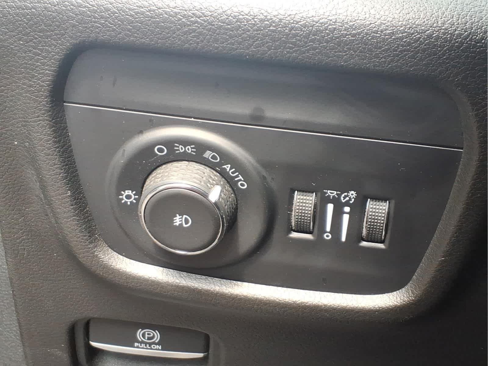 Used 2022 Diamond Black Crystal Pearlcoat Jeep Limited image 20