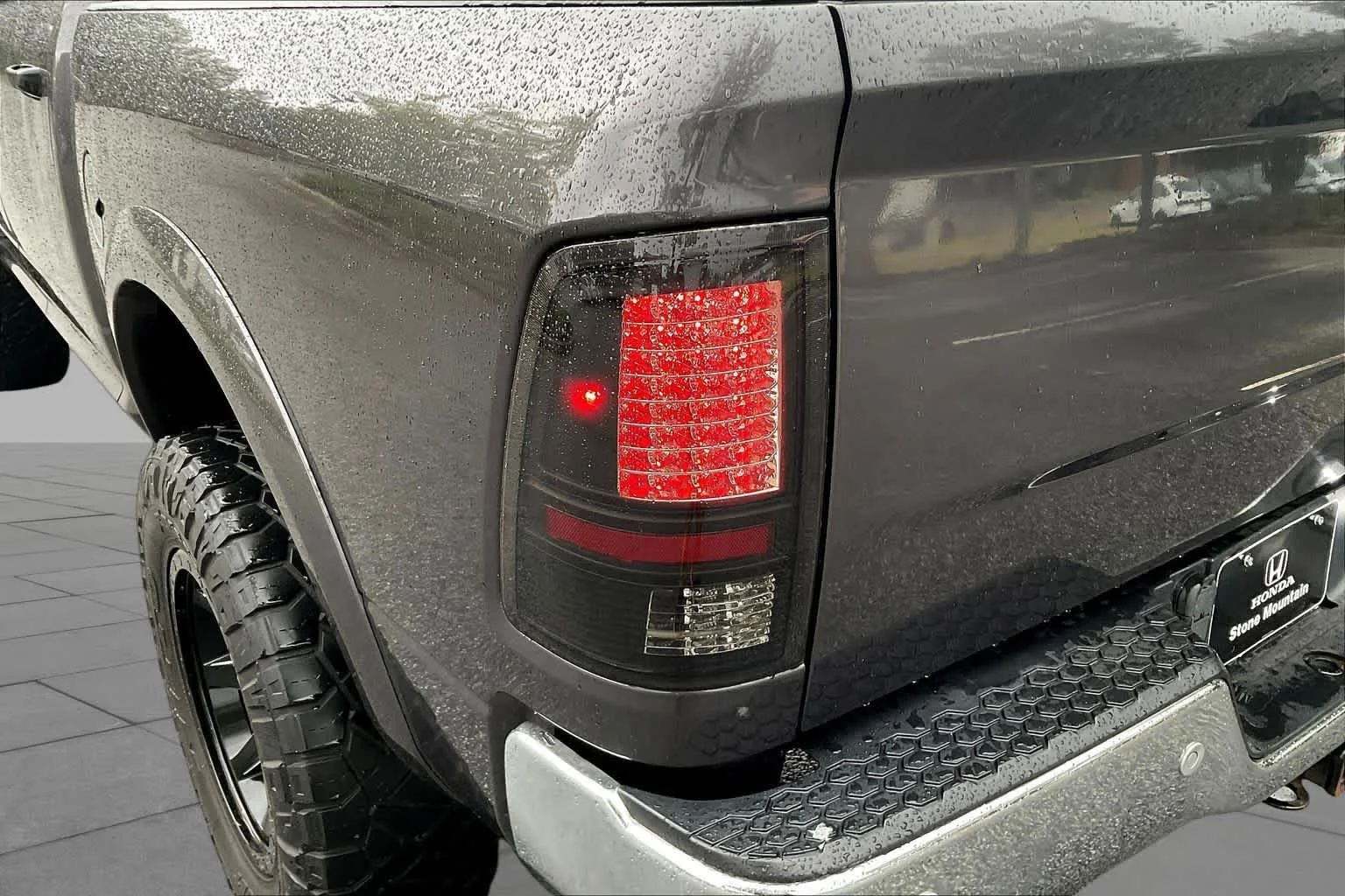 Used 2018 Granite Crystal Metallic Clearcoat Ram SLT image 27