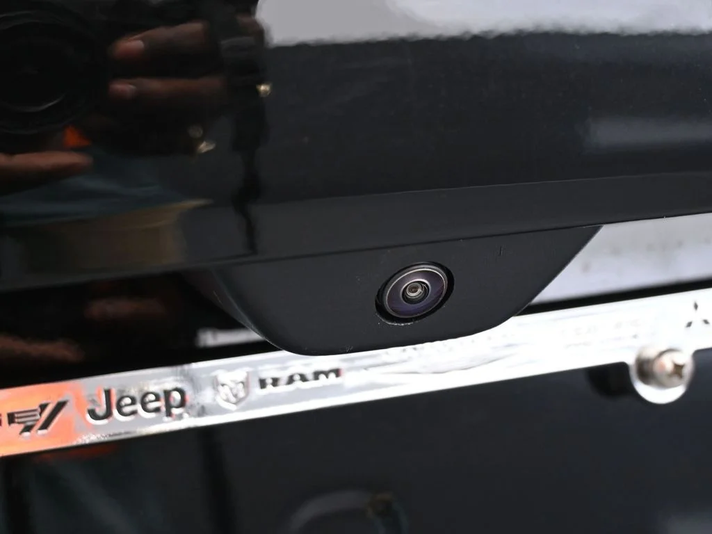 New 2026 Diamond Black Crystal Pearl-Coat Exterior Paint Jeep Laredo X image 31