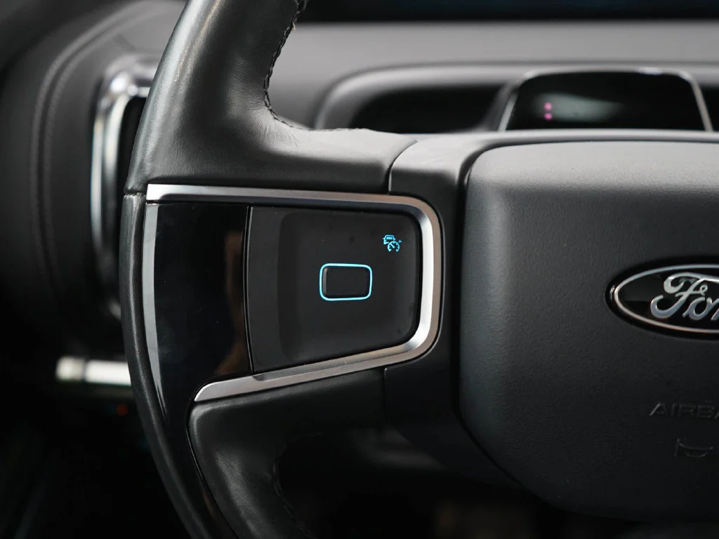 Used 2025 Agate Black Metallic Ford Platinum image 28