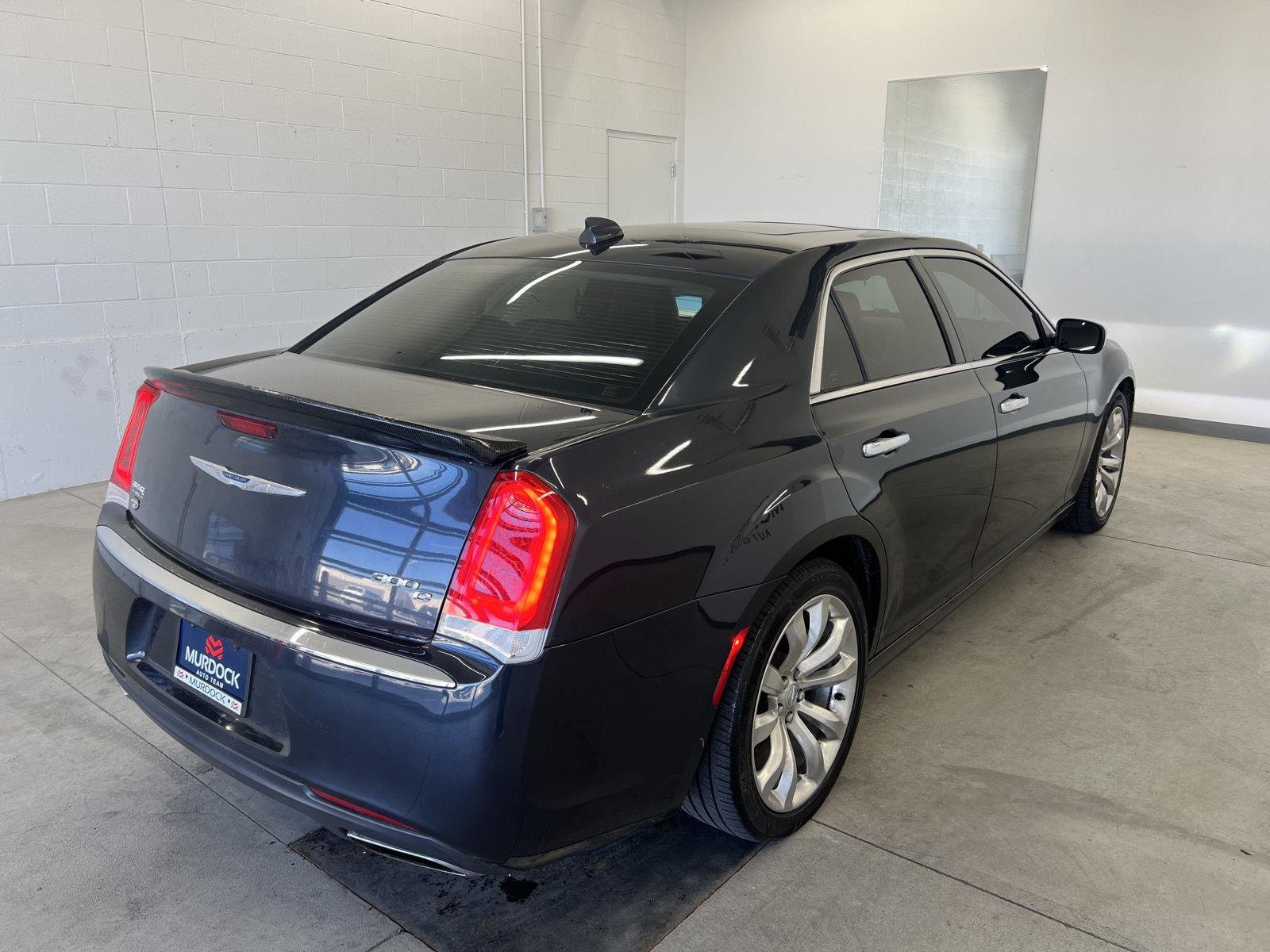 2016 Chrysler 300 C - Photo 11