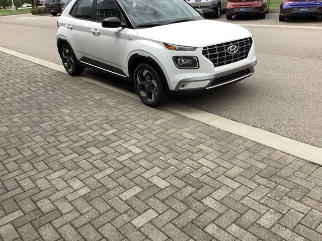 New 2026 Lunar White/Black Roof Hyundai SEL w/Two-Tone Roof image 2