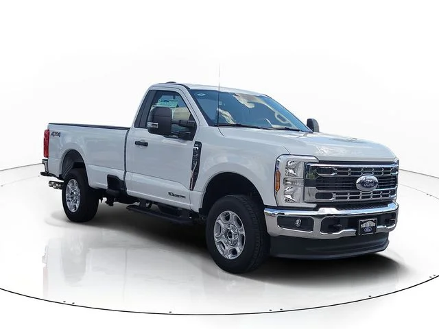 New 2026 Oxford White Ford XLT image 3