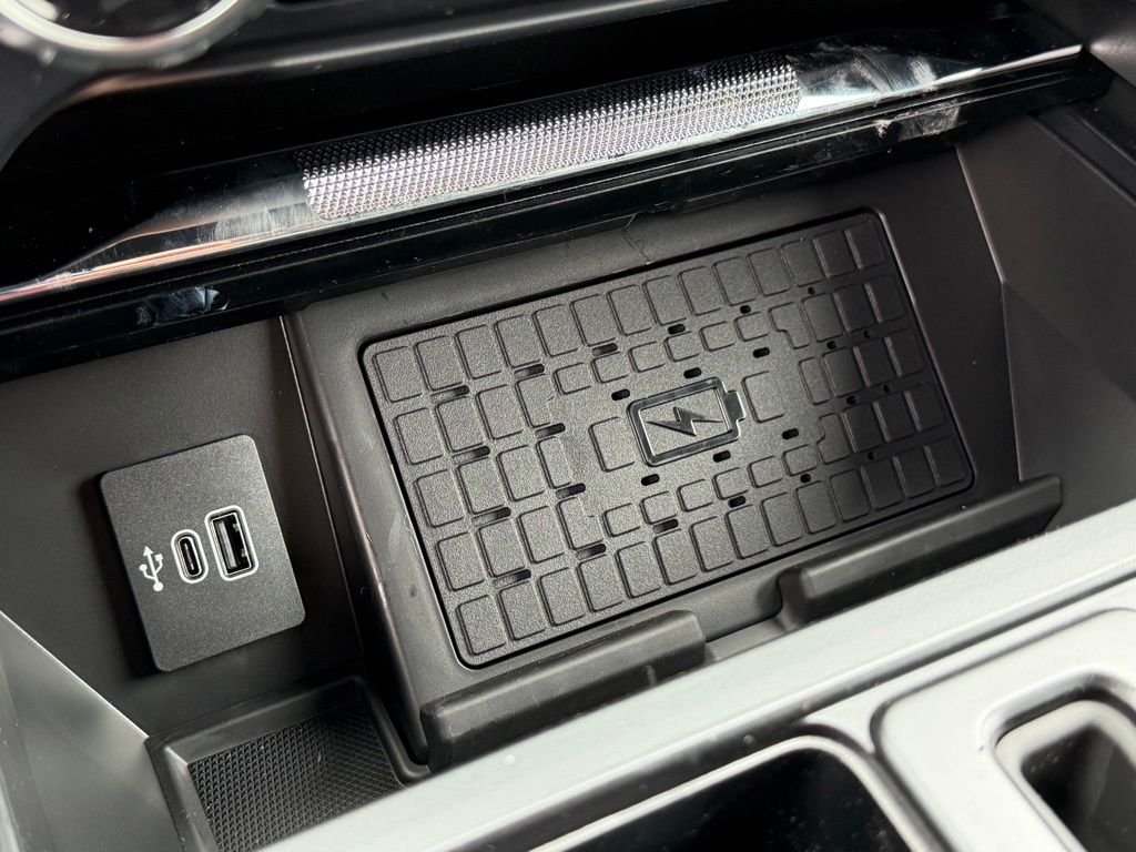 New 2026 Avalanche Ford Lariat® image 4