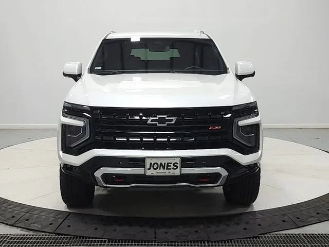 Used 2025 Iridescent Pearl Tricoat Chevrolet Z71 image 3