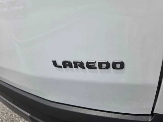 New 2026 Bright White Clear-Coat Exterior Paint Jeep Laredo image 13