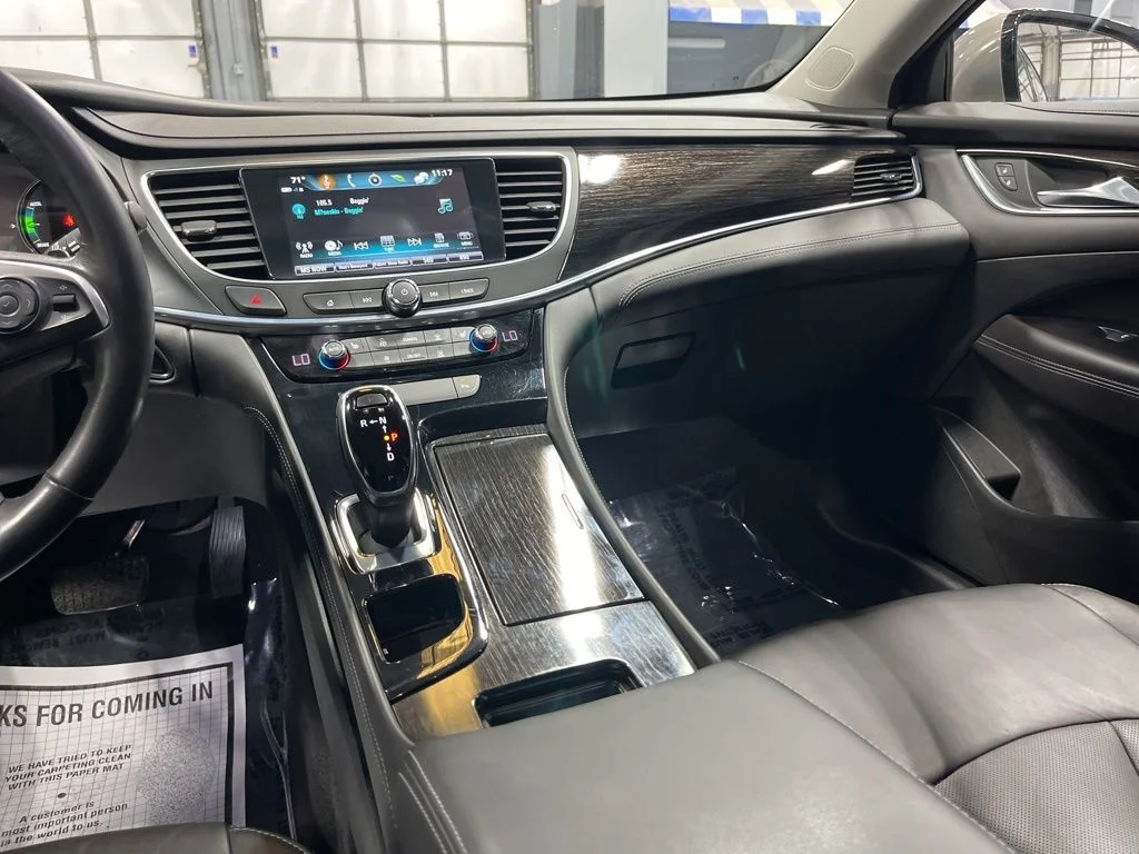 Used 2019 Pepperdust Metallic Buick Essence image 23
