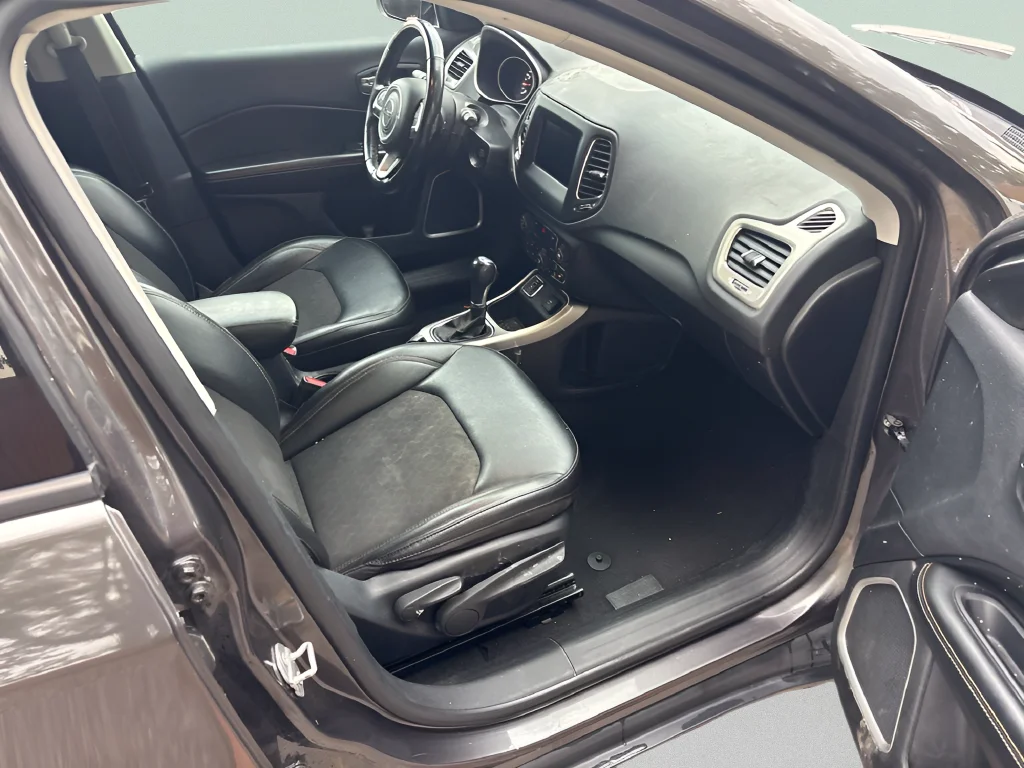Used 2021 Crystal Metallic Jeep Latitude image 12