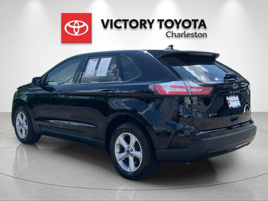 Used 2023 Black Ford SE image 3