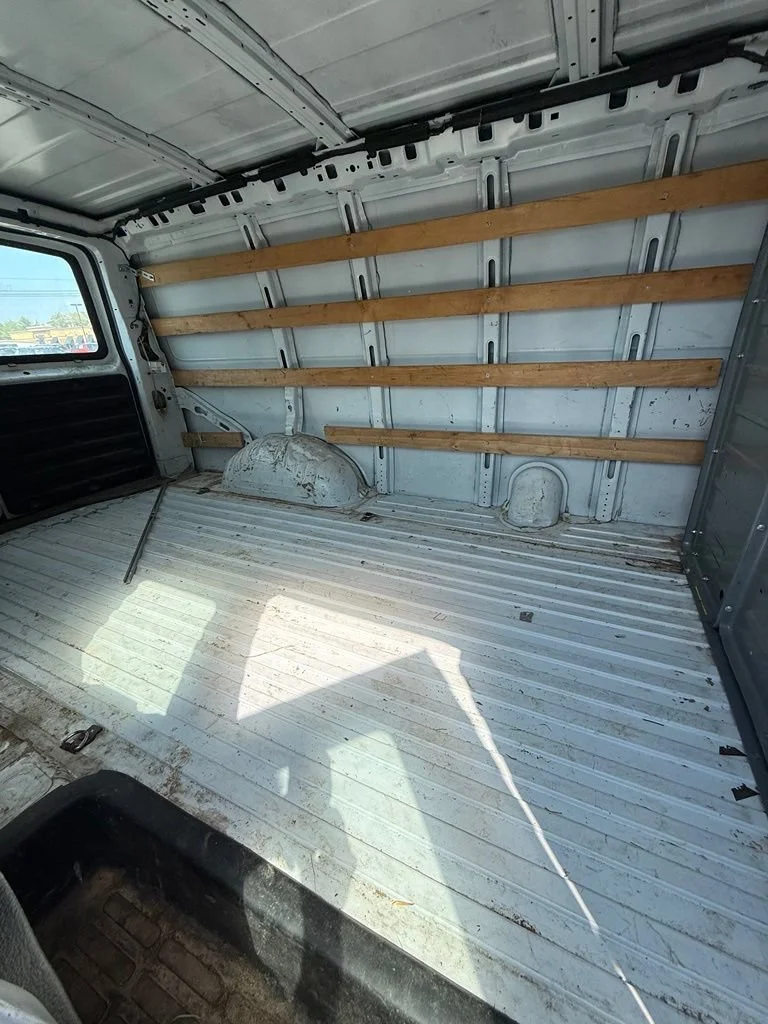 Used 2018 SUMMIT WHITE GMC CARGO image 4