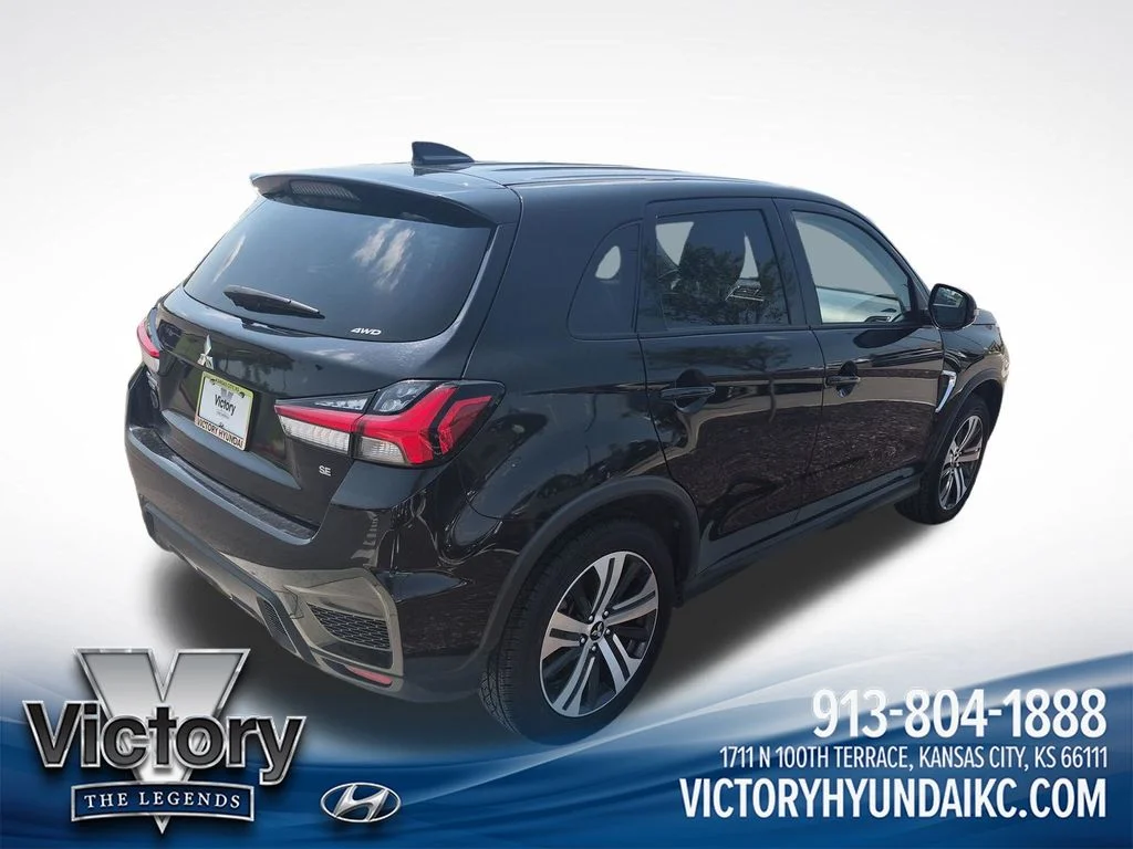 Used 2024  Mitsubishi 2.0 SE image 6
