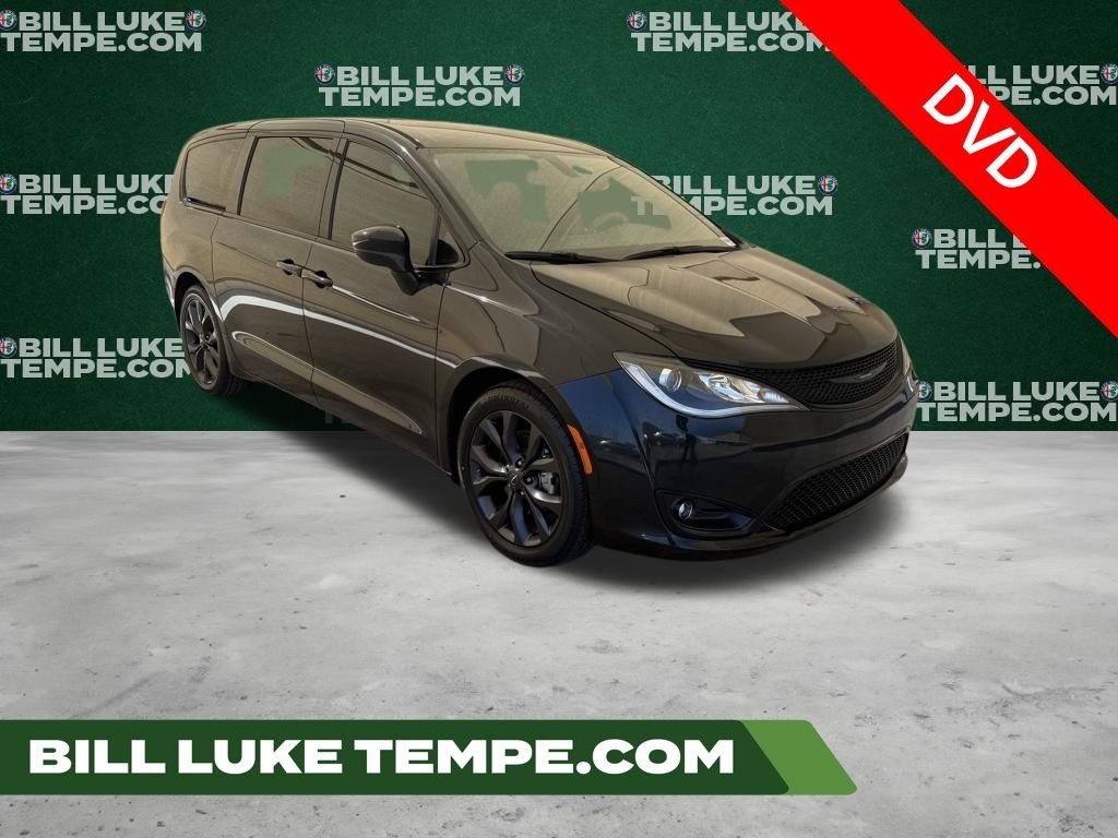 2020 Chrysler Pacifica Touring's photo