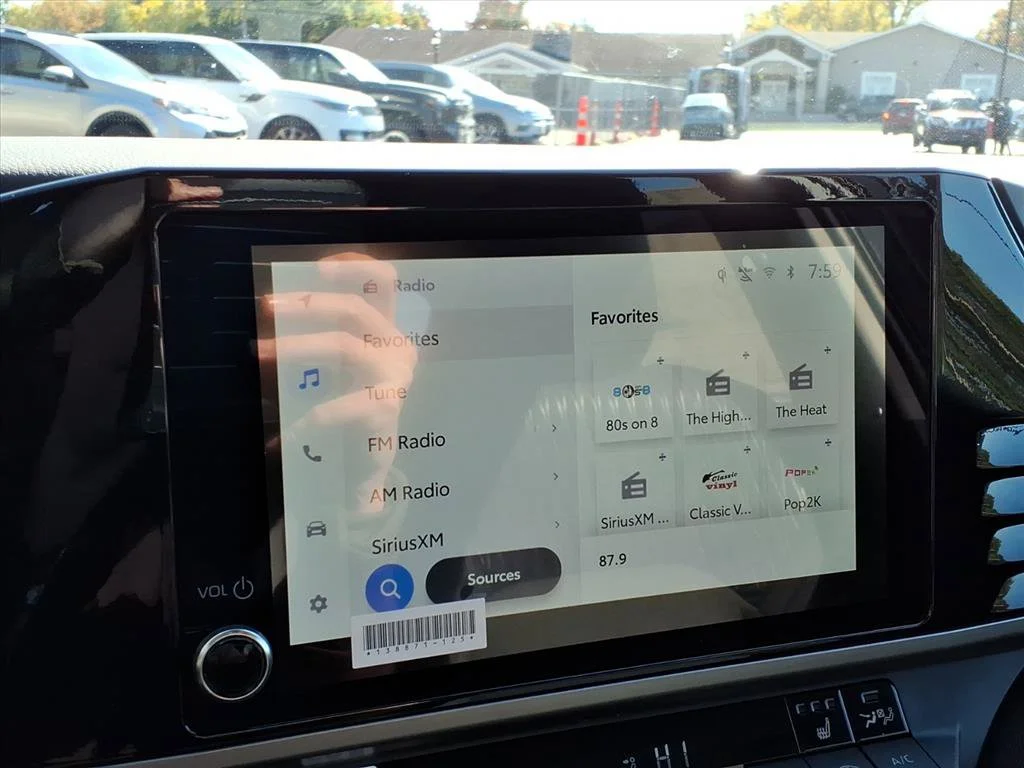 2026 Toyota Camry LE - Photo 4