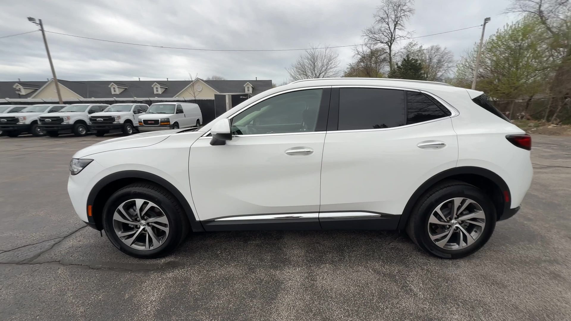 Used 2023 Summit White Buick Essence image 5
